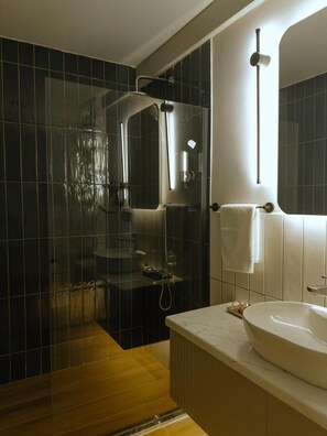 Shower, hair dryer, towels, soap - Assosa Port (Ayvacik)