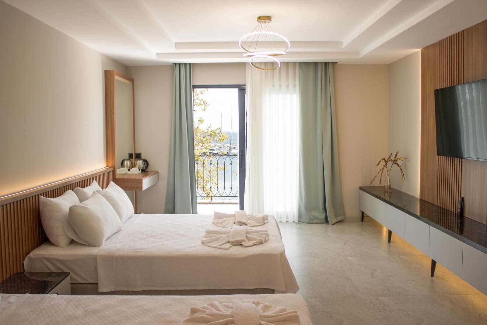 スタンダード トリプルルーム バルコニー マリーナビュー | WiFi (無料)