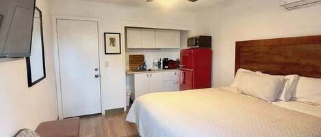 1 slaapkamer, een strijkplank/strijkijzer, reisbedje, wifi