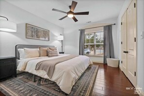 4 bedrooms, desk, iron/ironing board, WiFi