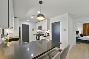Fridge, microwave, oven, stovetop - Private home sleeps 6 with fenced yard, fast WiFi, modern smart TVs, and ample parking + 2-car garage—near the Heights & Downtown. Includes a primary king ensuite for added privacy. (Houston)