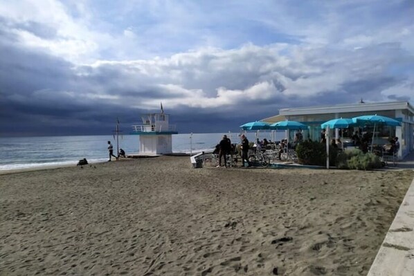 Beach - Apartment SEA VIEW OSTIA beachfront near Metro to ROME (Lido di Ostia)