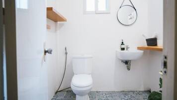 毛巾、肥皂、卫生纸