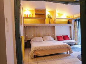 4 bedrooms, iron/ironing board, travel cot, WiFi