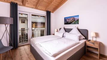 2 bedrooms, travel crib, free WiFi, bed sheets