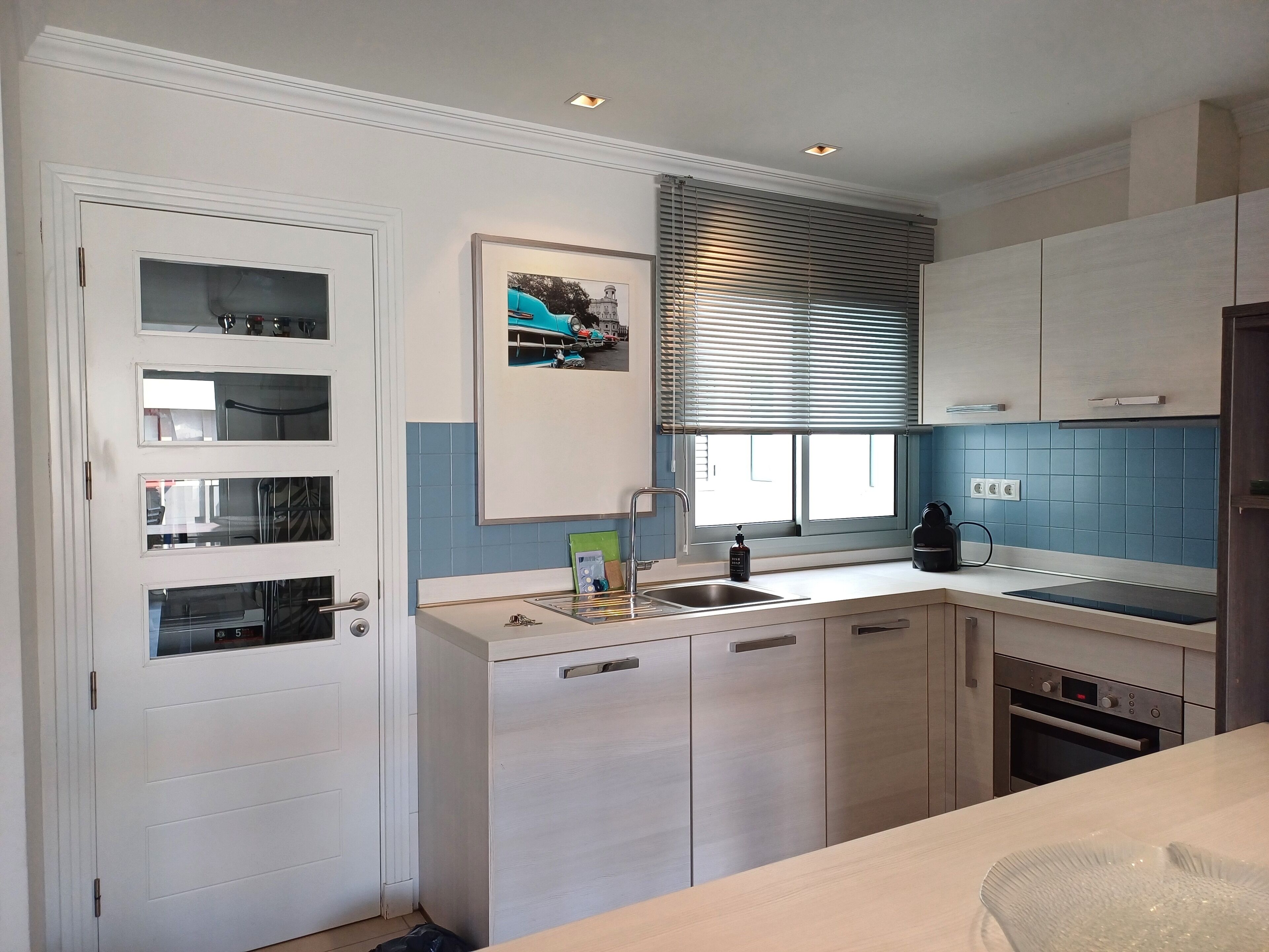 Microondas, horno, placa de cocina, lavavajillas