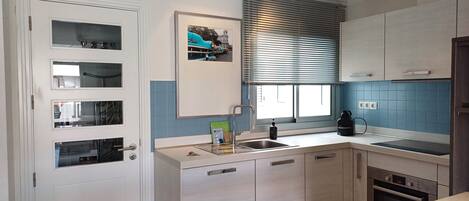 Micro-ondes, four, plaque de cuisson, lave-vaisselle