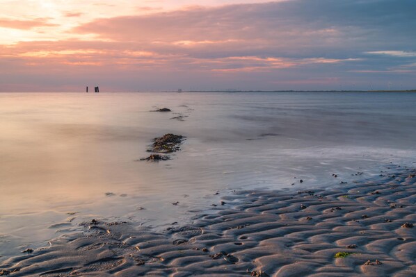 Beach nearby - "Discover Your Perfect Getaway at Ferienhaus Groot Dagebüll!" (Dagebüll)