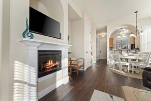 Interior - Close to Silver Dollar City! Outdoor Pool! (Indian Point)