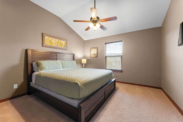 7 bedrooms, desk, iron/ironing board, travel cot