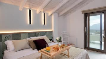 Luxury Apartment, Hot Tub, Sea View | In-room safe, blackout drapes, soundproofing, iron/ironing board