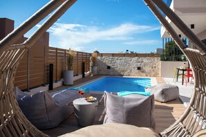 Private pool - Flos Apartments (Chania)