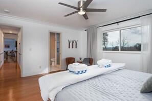 3 chambres, fer et planche à repasser, Wi-Fi gratuit, draps fournis