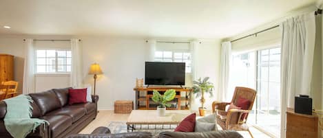 TV, fireplace, offices