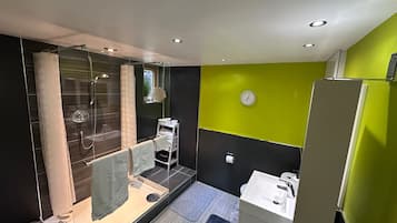 Shower, towels