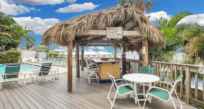 Waterfront Dock Pool Downtown Near Duval Pet