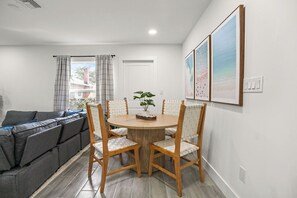 Dining - The Jungle House - Brand New 3/2 Close to DT! (West Palm Beach)
