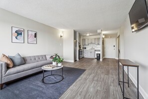 スマートテレビ、書庫、書斎 / ワークスペース