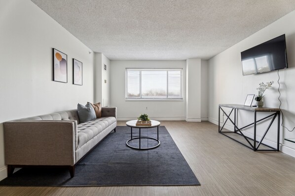 スマートテレビ、書庫、書斎 / ワークスペース