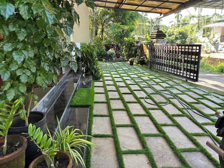 Property grounds. Charming 2-bedroom house with AC in Kochi