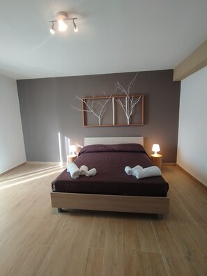 Desk, laptop workspace - B&B Bosco Ralle  (Satriano di Lucania)