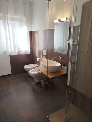 Shower, hair dryer, towels, soap - B&B Bosco Ralle  (Satriano di Lucania)