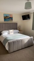 Double Room, 1 King Bed, Hill View | Free WiFi