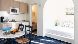 Dining - Makani 1.Junior Suite with Terrace (Mykonos)