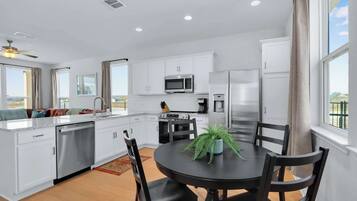 House, Multiple Beds, Patio, Garden View (Cactus Blossom Bungalow) | Private kitchen | Fridge, microwave, oven, stovetop