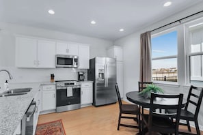 House, Multiple Beds, Patio, Garden View (Cactus Blossom Bungalow) | Private kitchen | Fridge, microwave, oven, stovetop - Cactus Blossom Bungalow (New Braunfels)
