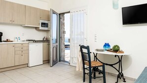 Unclassified image, 5 of 8, button - Makani 3.Junior Suite with Pool View (Mykonos)