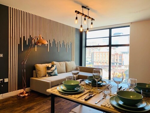 Cosy Birmingham centre penthouse- free Netflix gym ps4