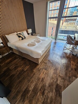 1 habitación, tabla de planchar con plancha, wifi y ropa de cama 