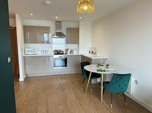 Dining - Cosy Birmingham centre penthouse- free Netflix gym ps4 (Birmingham)