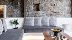 Interior - Makani 7.Deluxe Suite with Terrace and Hot Tub (Mykonos)