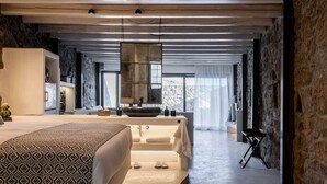 1 bedroom, WiFi, bed sheets - Makani 7.Deluxe Suite with Terrace and Hot Tub (Mykonos)