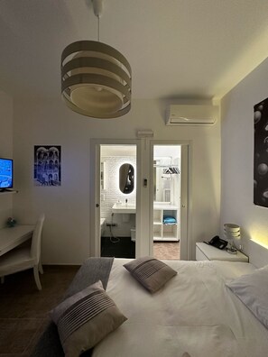 3 chambres, coffre-fort, bureau, fer et planche Ă repasser