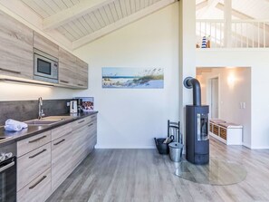 Ovn, oppvaskmaskin og brødrister