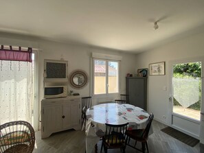Dining - Villa T4 in Vaux-sur-Mer, near beaches, garden and terraces (Vaux-sur-Mer)