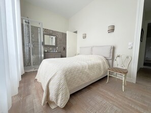 4 室のベッドルーム、WiFi (無料)