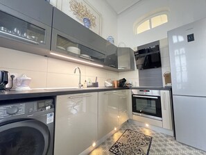 Kühlschrank, Ofen, Herdplatte, Geschirrspüler