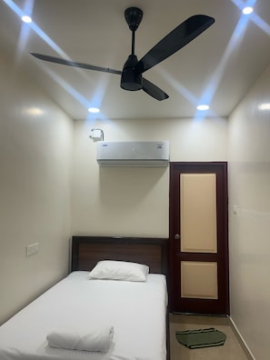 Quarto solteiro | Wi-Fi de cortesia