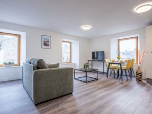 TV - Cosy apartment for 4 guests with WIFI and TV (Lossiemouth)