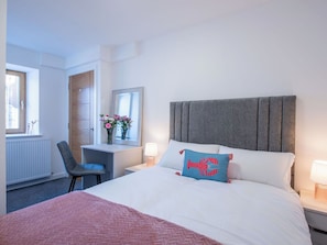 1 bedroom, travel crib, WiFi (free)