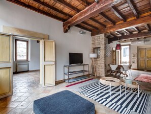 Interior - Lovely apartment for 5 people with WIFI, A/C and TV (Rome)