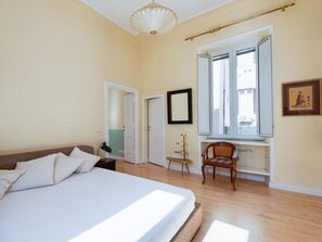 2 bedrooms, iron/ironing board, free WiFi