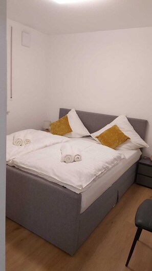 2 chambres, fer et planche à repasser, Wi-Fi, draps fournis