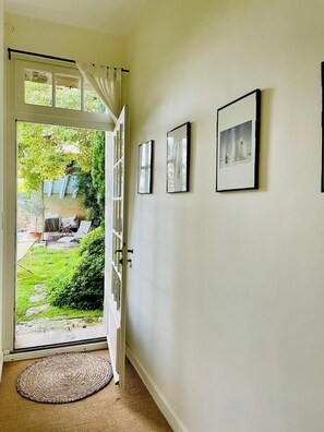 Interior - Quiet countryside in the heart of the village (Fontvieille)