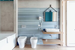 Jetted tub, hair dryer, bidet, towels