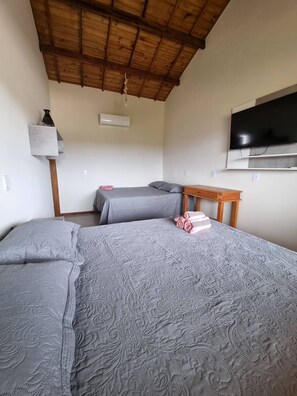 1 bedroom, iron/ironing board, WiFi, bed sheets - Flat equipped with swimming pool (Marau)